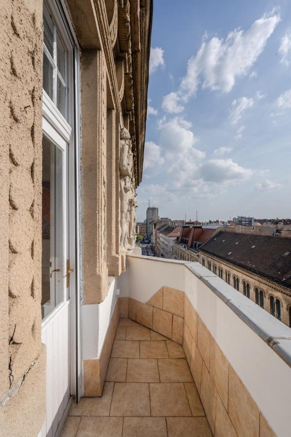 Classical With A Modern Touch! Apartment Budapest